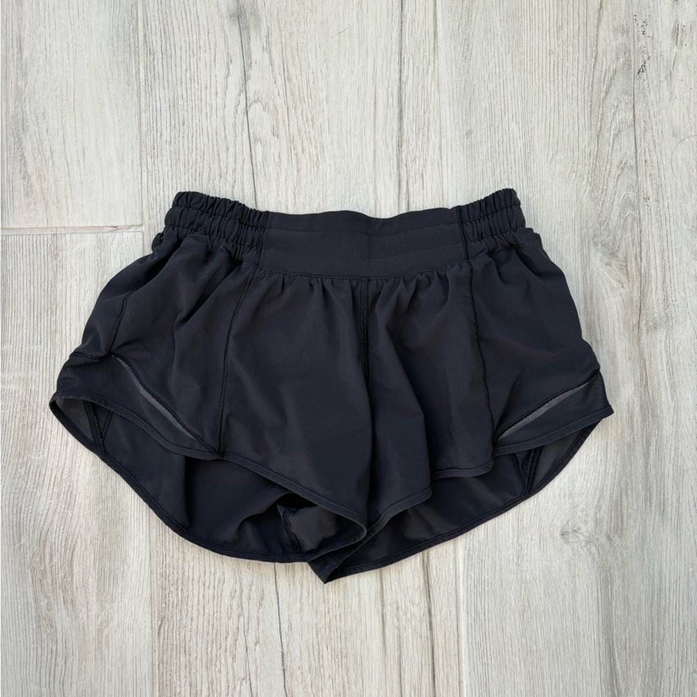 Lululemon hotty hot shorts 2.5
